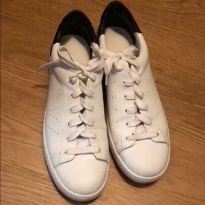 Vince sneakers-White w/ black croc embossed - 7.5
